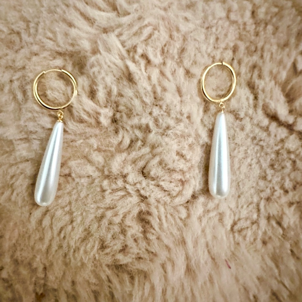 KHOI Gold and Pearl Teardrop Earrings